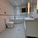 Kouros Apartman *