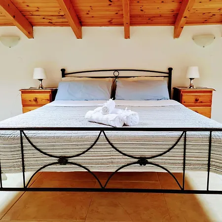 Kouros And Апартаменты Agios Nikolaos (Corfu)