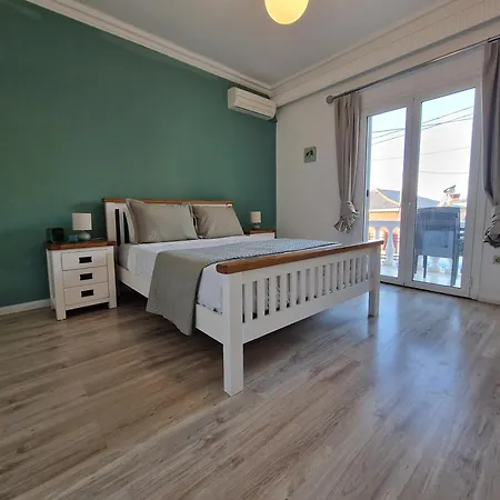 Kouros Apartman *